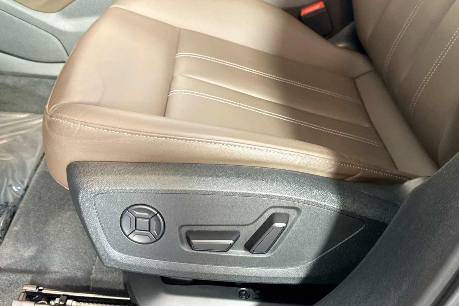 Used 2025 Audi A6 e-tron Premium w/ Convenience Package image 17