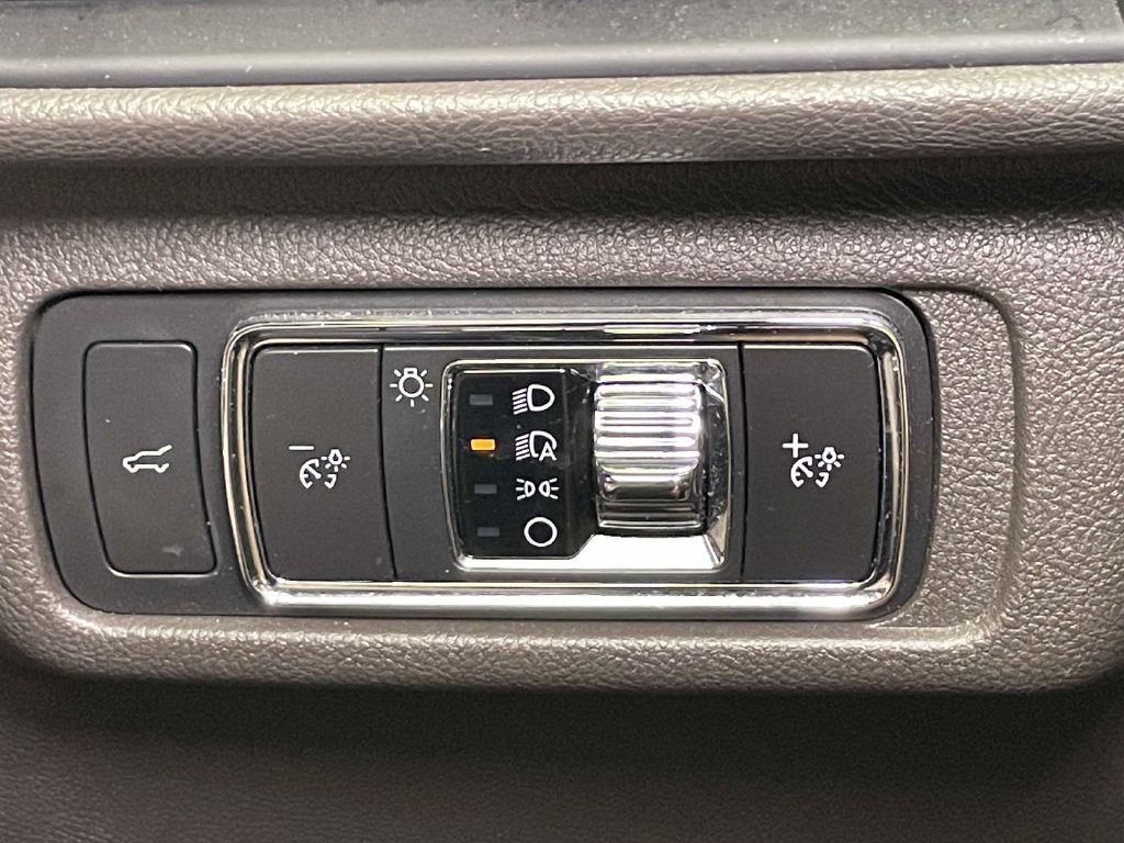 Used 2021 Lincoln Corsair AWD image 28