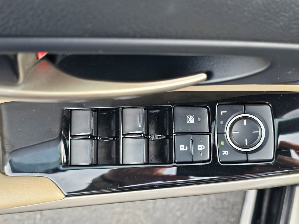 Used 2020 Lexus IS 300 image 14