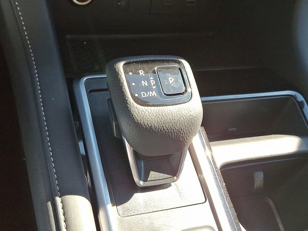 Used 2024 Nissan Pathfinder SL w/ Black Appearance Package image 4