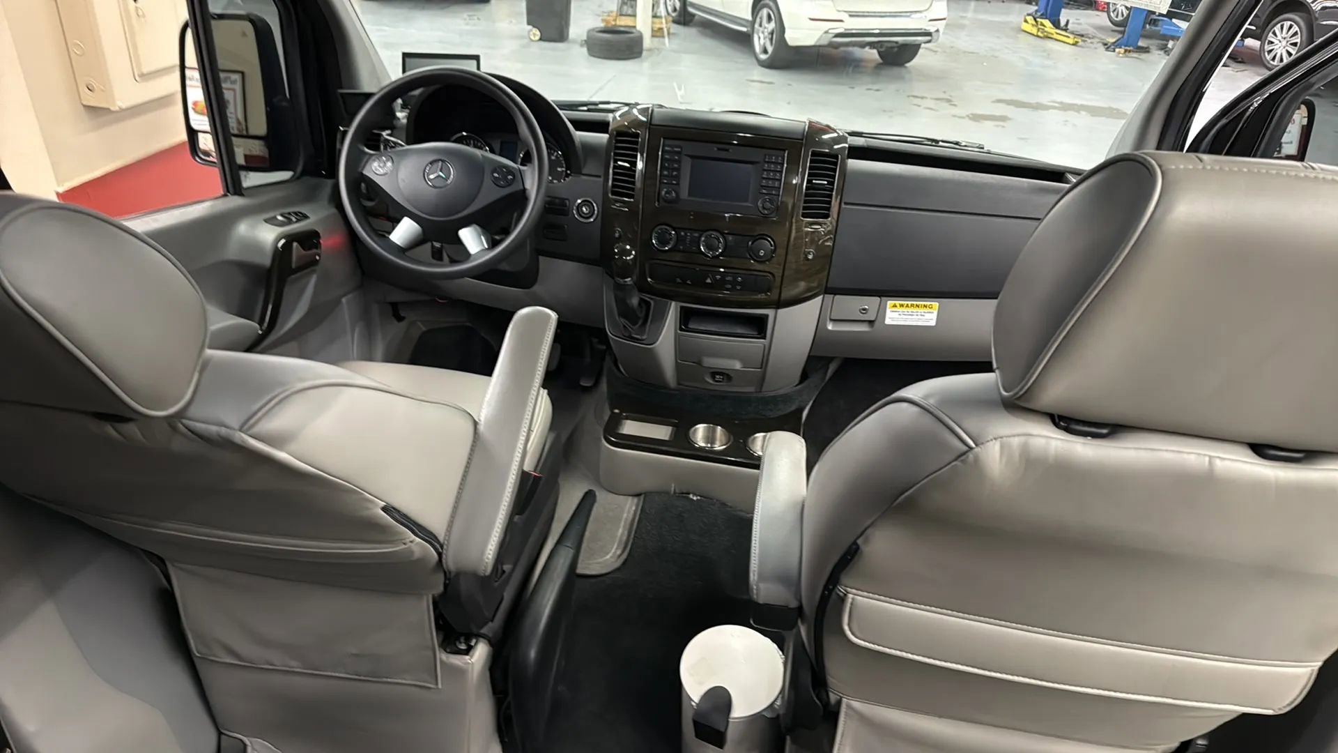 Used 2016 Mercedes-Benz Sprinter 2500 image 40