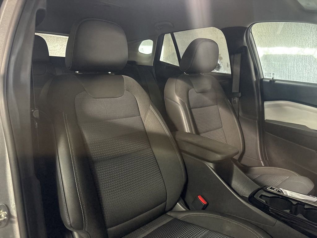 Used 2025 Chevrolet Trax LT FWD image 16