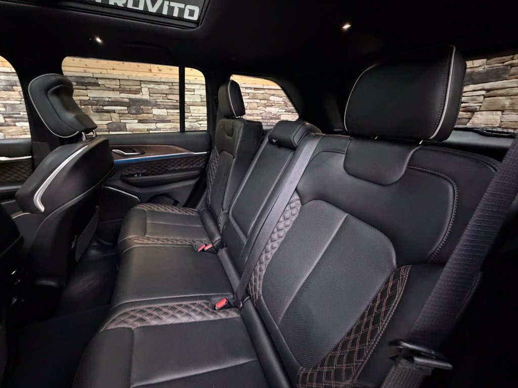 Used 2022 Jeep Grand Cherokee Summit AWD/4WD image 18