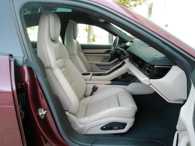 Used 2022 Porsche Taycan RWD image 19