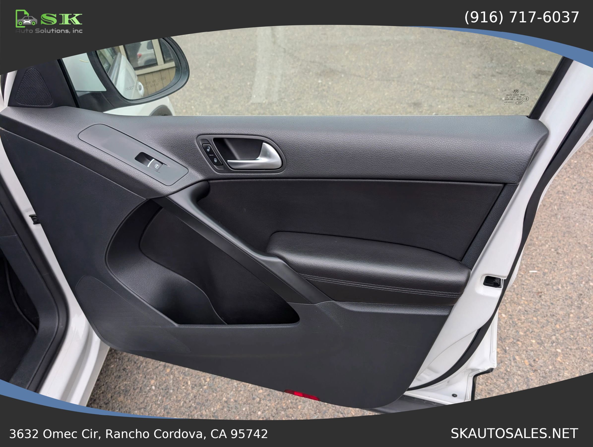 Used 2011 Volkswagen Tiguan S image 29