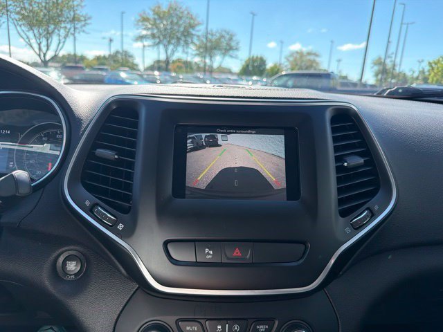 Used 2019 Jeep Cherokee Latitude Plus FWD image 28