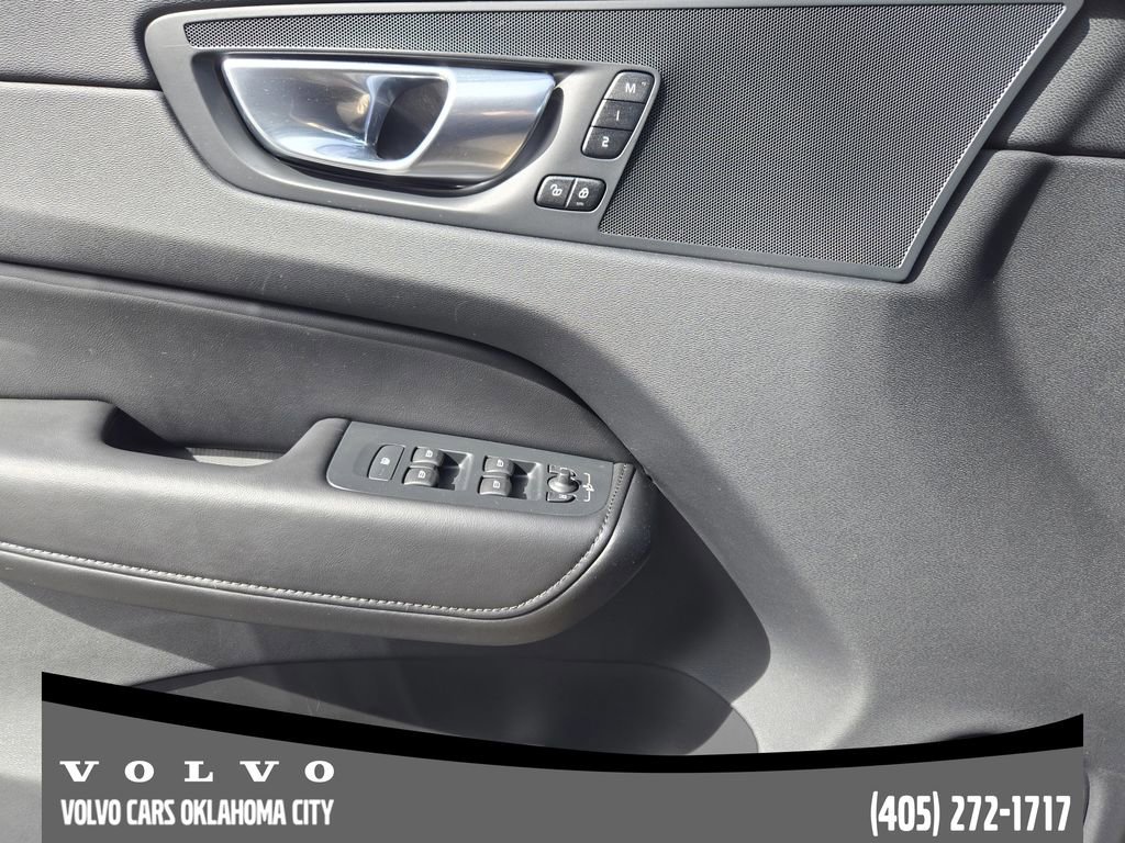 Certified 2025 Volvo XC60 B5 Core image 21
