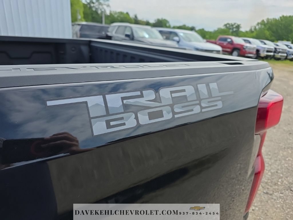 Used 2025 Chevrolet Silverado 1500 LT Trail Boss w/ LT Trail Boss Premium Package AWD/4WD image 12