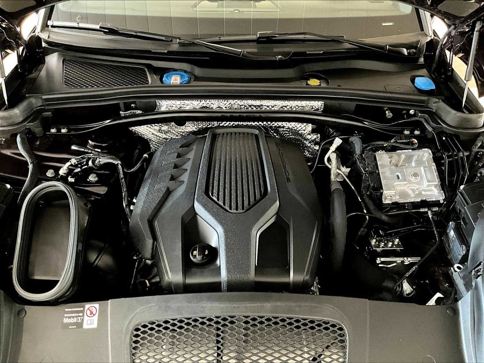 Used 2025 Porsche Macan image 24