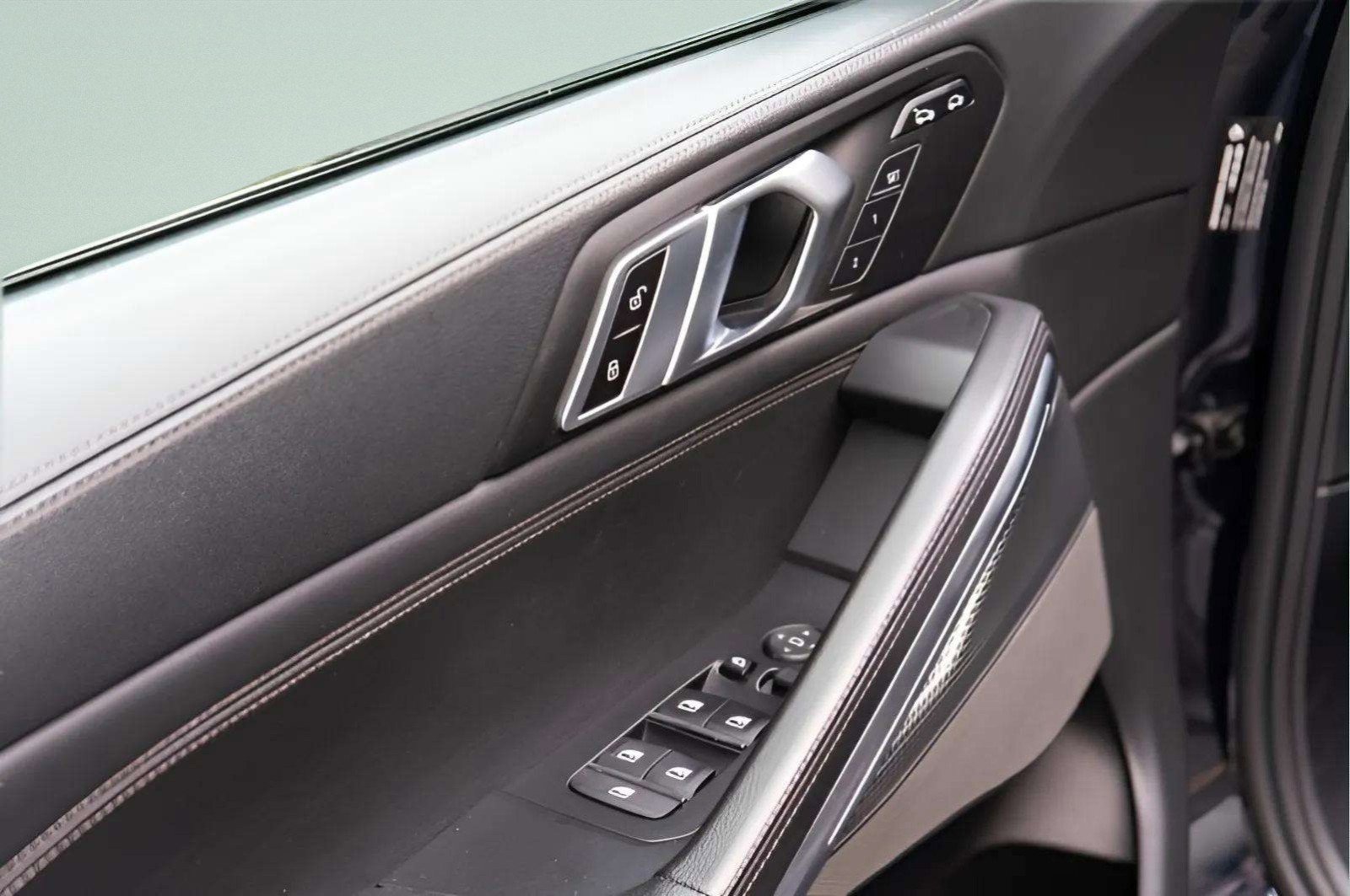 Used 2021 BMW X6 xDrive40i w/ M Sport Package image 28