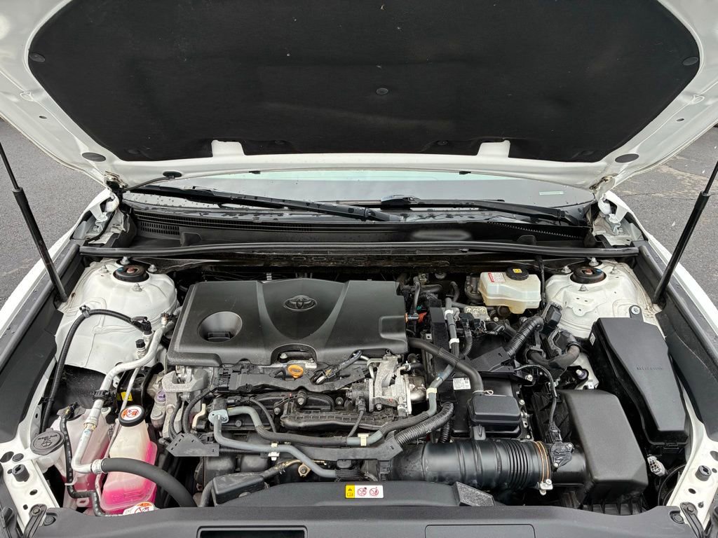 Used 2020 Toyota Camry SE w/ Sunroof Package image 10