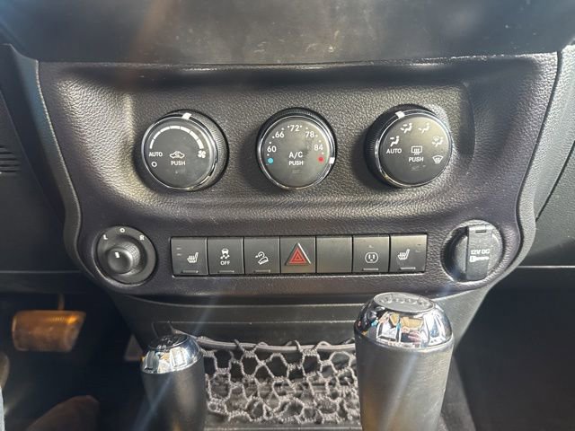 Used 2015 Jeep Wrangler Unlimited Sahara image 36