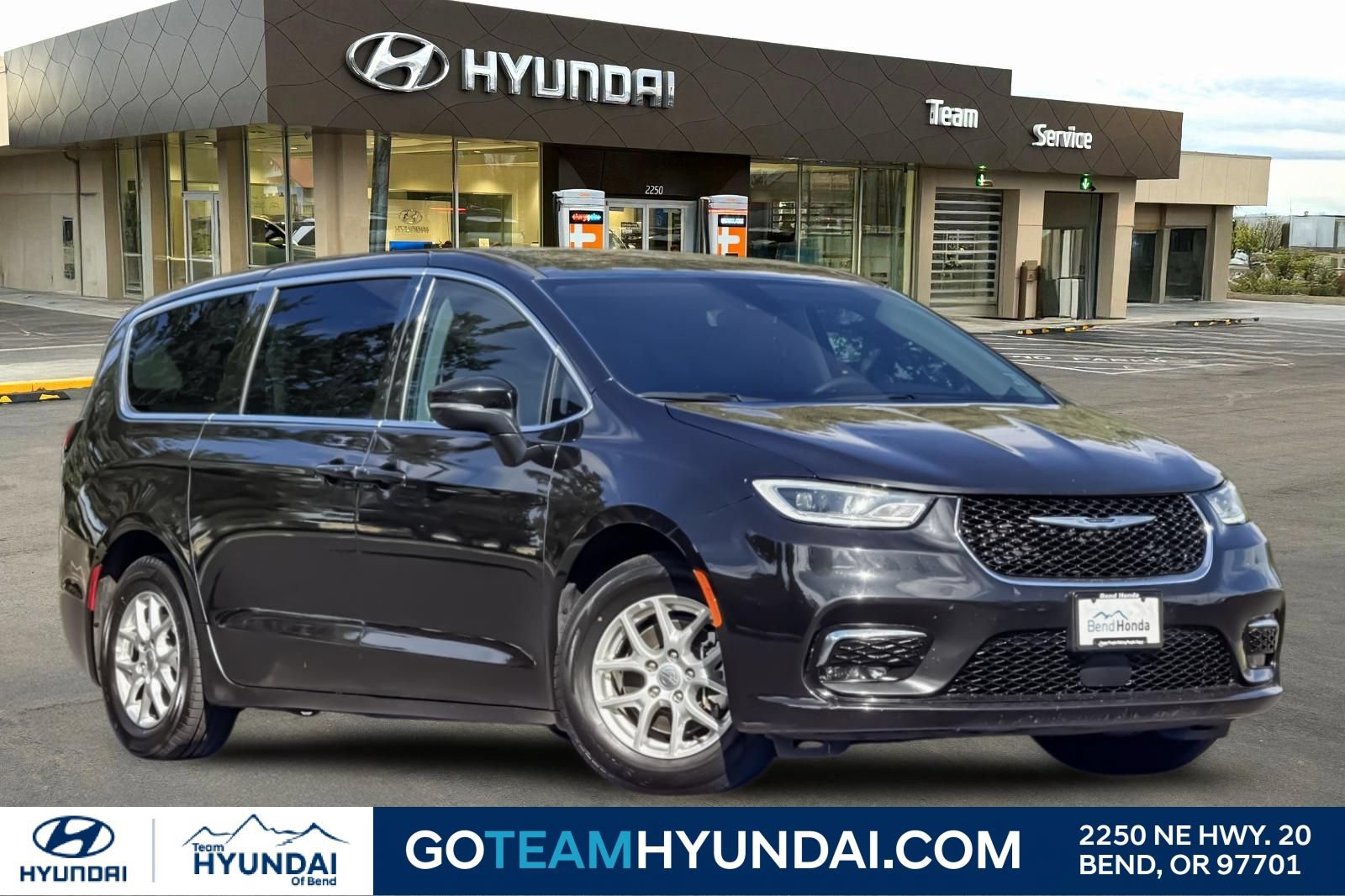 Used 2023 Chrysler Pacifica Touring-L