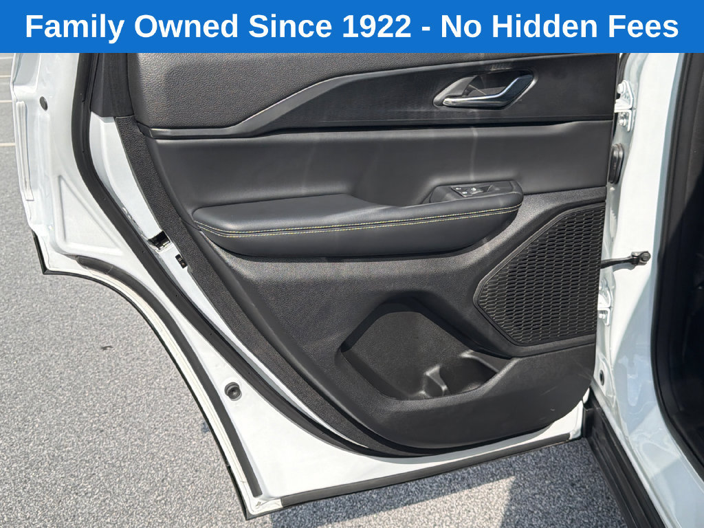 Used 2025 Jeep Grand Cherokee Altitude AWD/4WD image 22