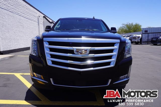 Used 2018 Cadillac Escalade Premium Luxury AWD/4WD image 45