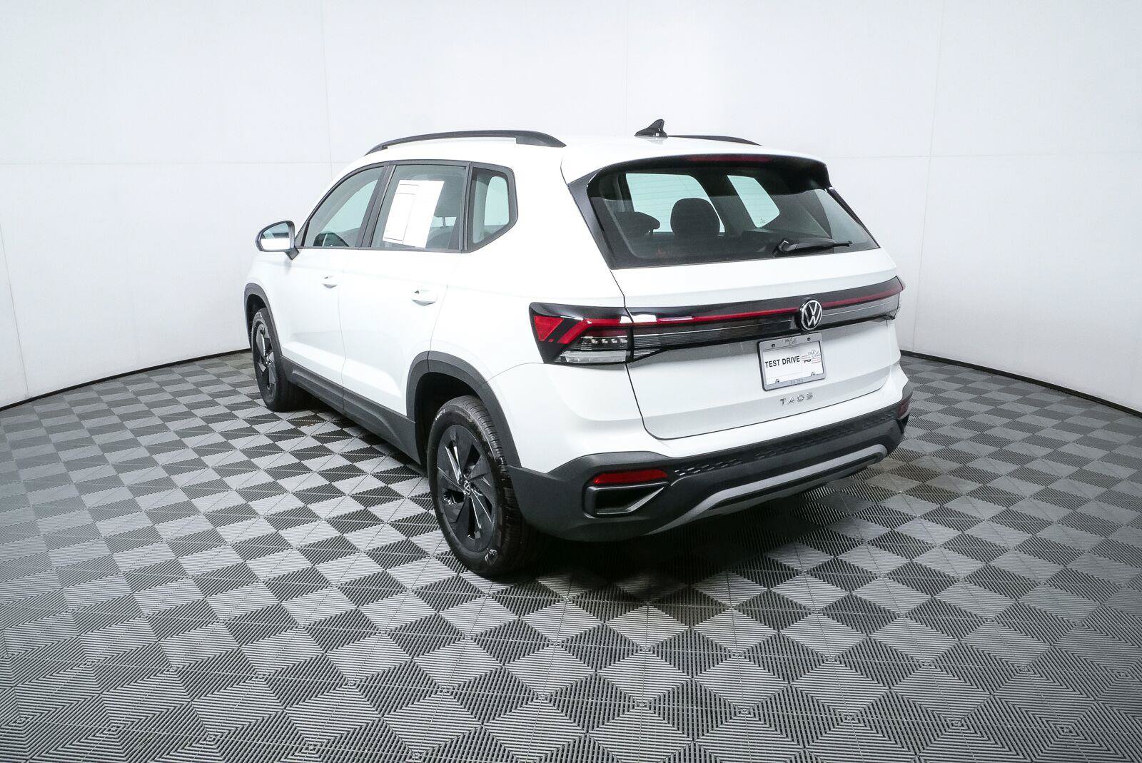 Certified 2025 Volkswagen Taos S FWD image 27