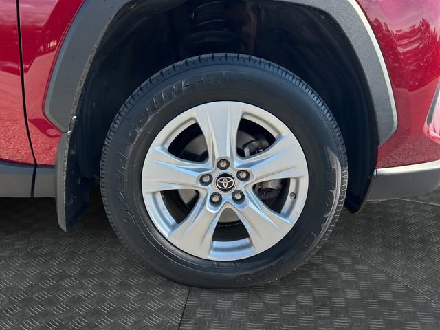 Used 2021 Toyota RAV4 LE image 14