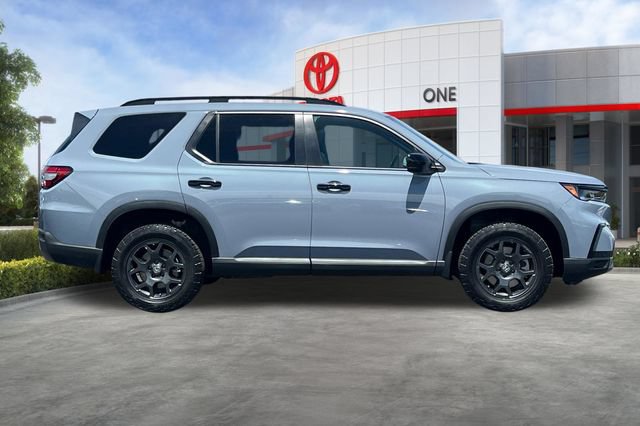Used 2025 Honda Pilot TrailSport image 3