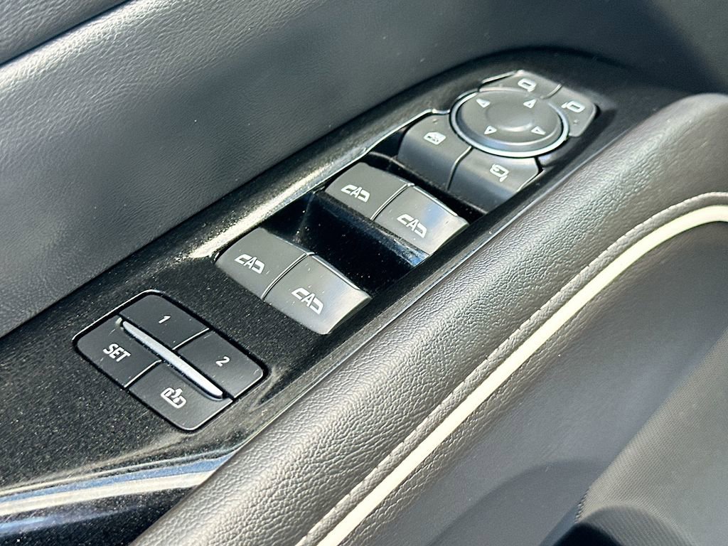 Used 2022 Cadillac Escalade Luxury image 18