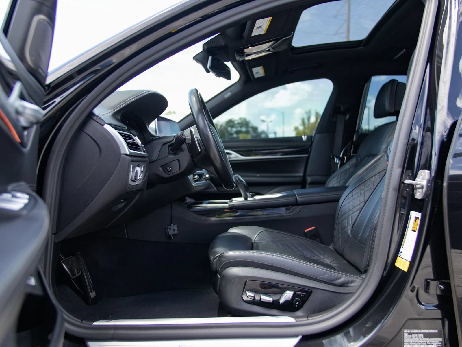 Used 2020 BMW 740i w/ M Sport Package RWD image 23