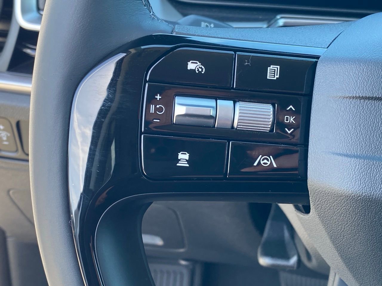 New 2026 Kia Sorento LX FWD image 13