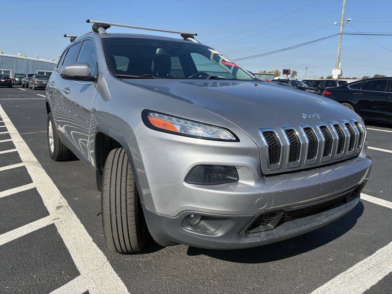 Used 2015 Jeep Cherokee Latitude w/ Cold Weather Group AWD/4WD image 8