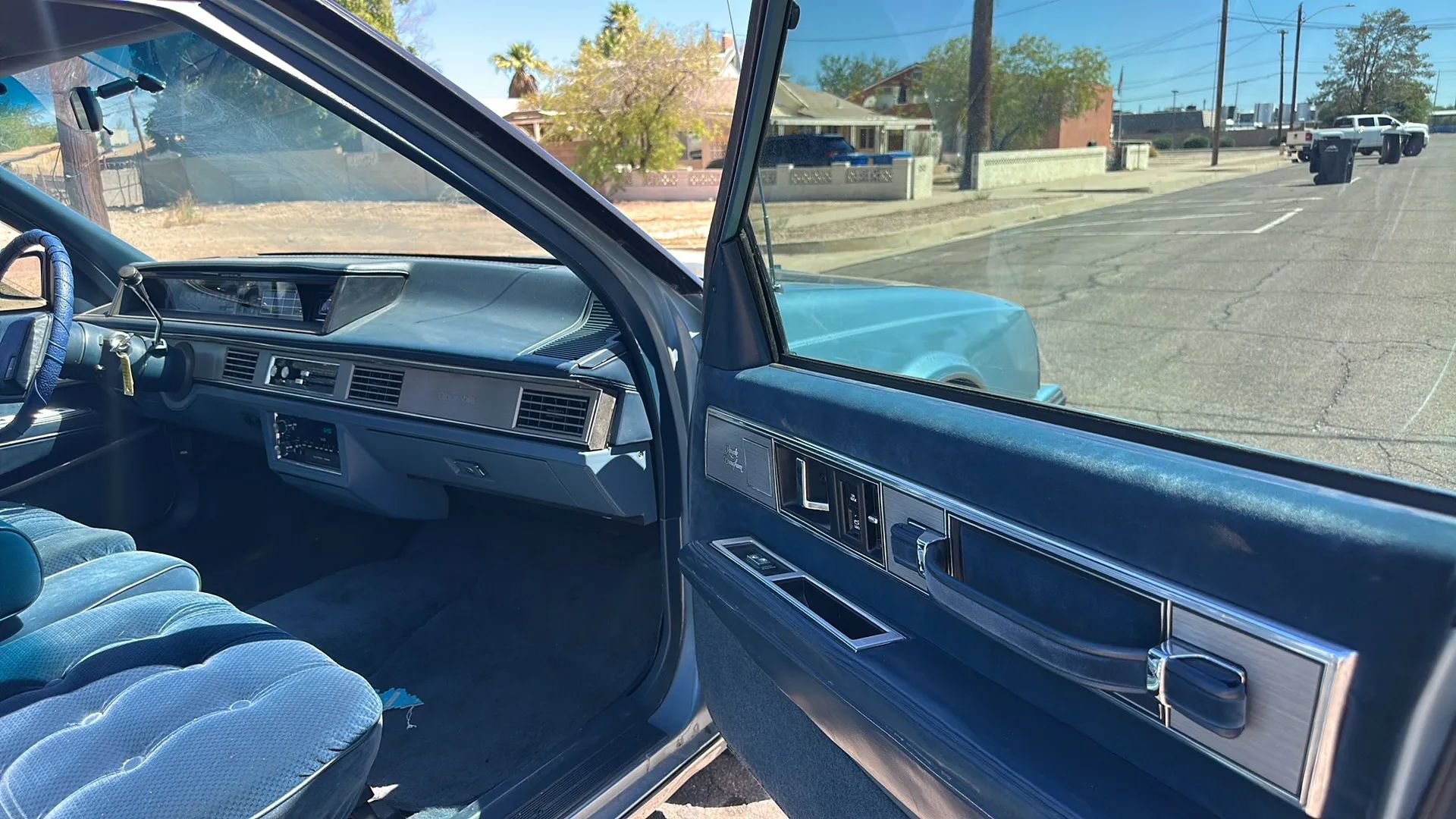 Used 1990 Oldsmobile 88 Royale Brougham FWD image 15
