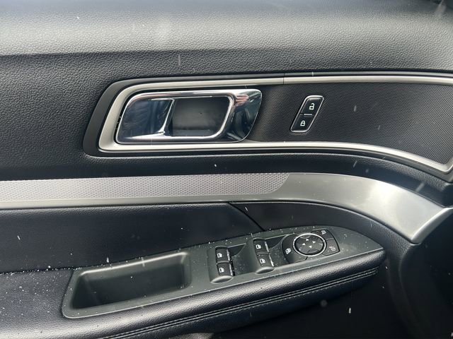 Used 2017 Ford Explorer XLT w/ XLT Technology Feature Bundle image 14