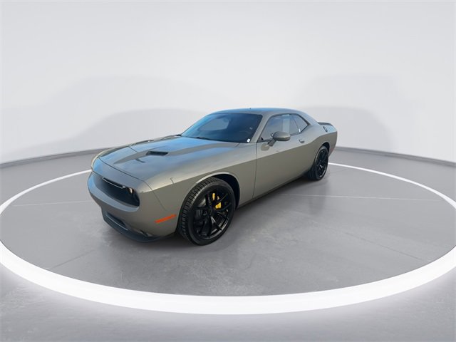 Used 2018 Dodge Challenger SXT video 4