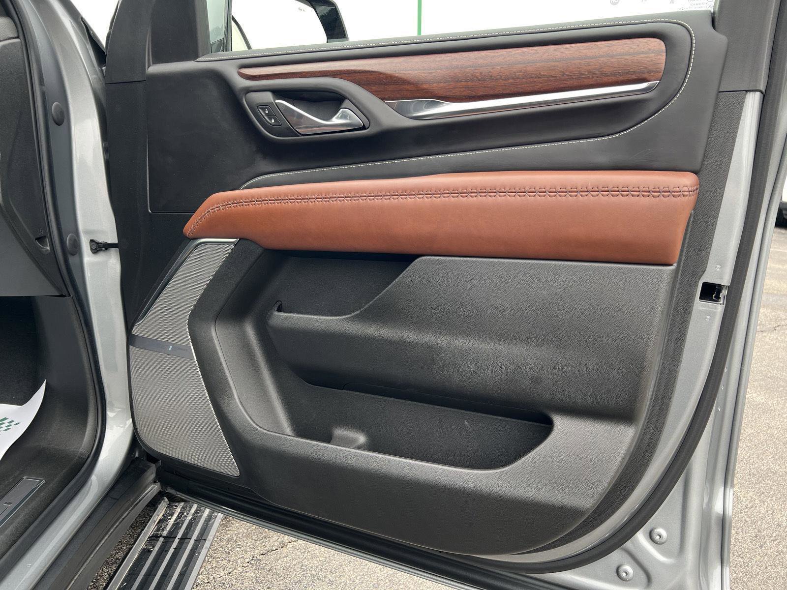 Used 2023 GMC Yukon Denali Ultimate AWD/4WD image 18