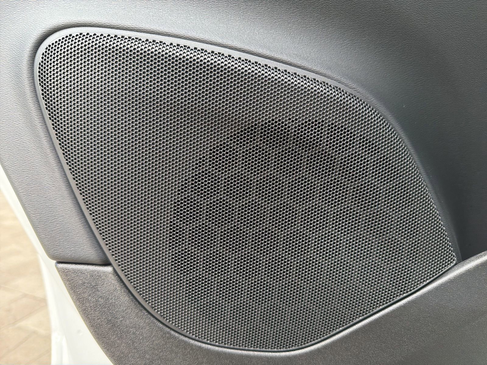 Used 2025 Volvo XC90 T8 Ultra w/ Protection Package Premier image 27