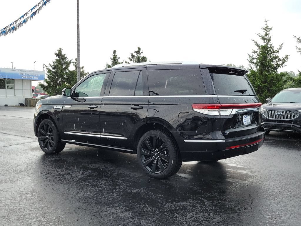 Used 2024 Lincoln Navigator Reserve AWD/4WD image 4