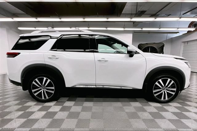 Used 2025 Nissan Pathfinder Platinum w/ Cargo Package FWD image 16