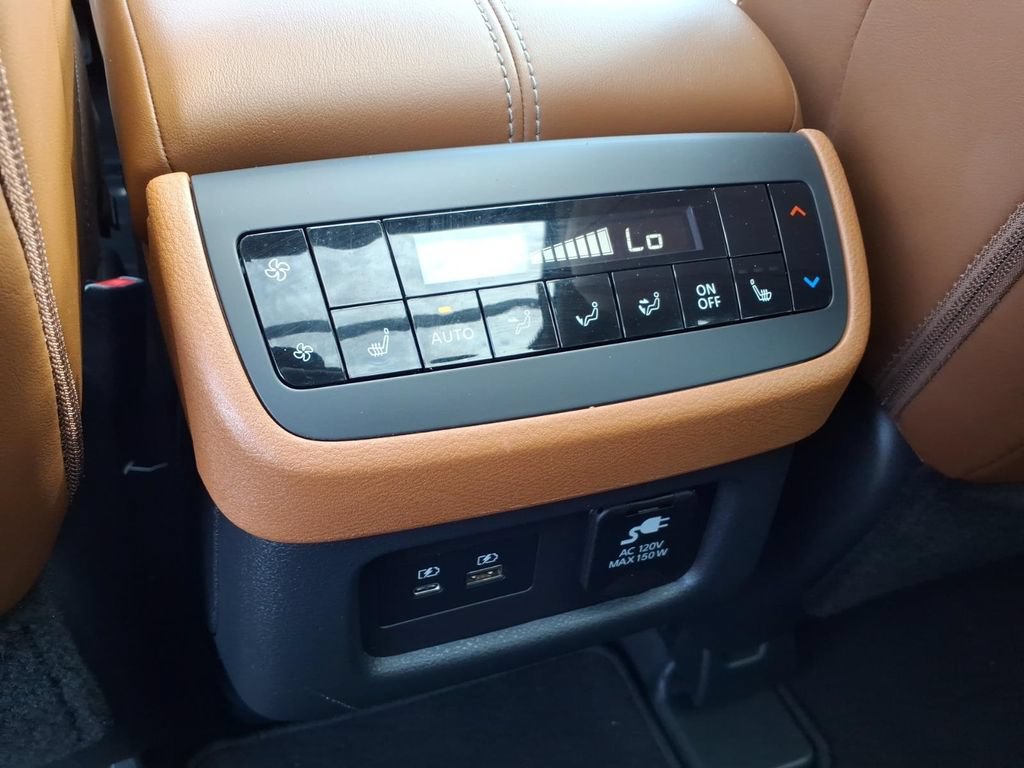 Certified 2023 Nissan Pathfinder Platinum w/ Cargo Package AWD/4WD image 18