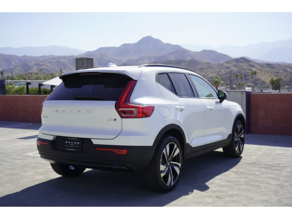 New 2026 Volvo XC40 B5 Ultra w/ Climate Package image 9