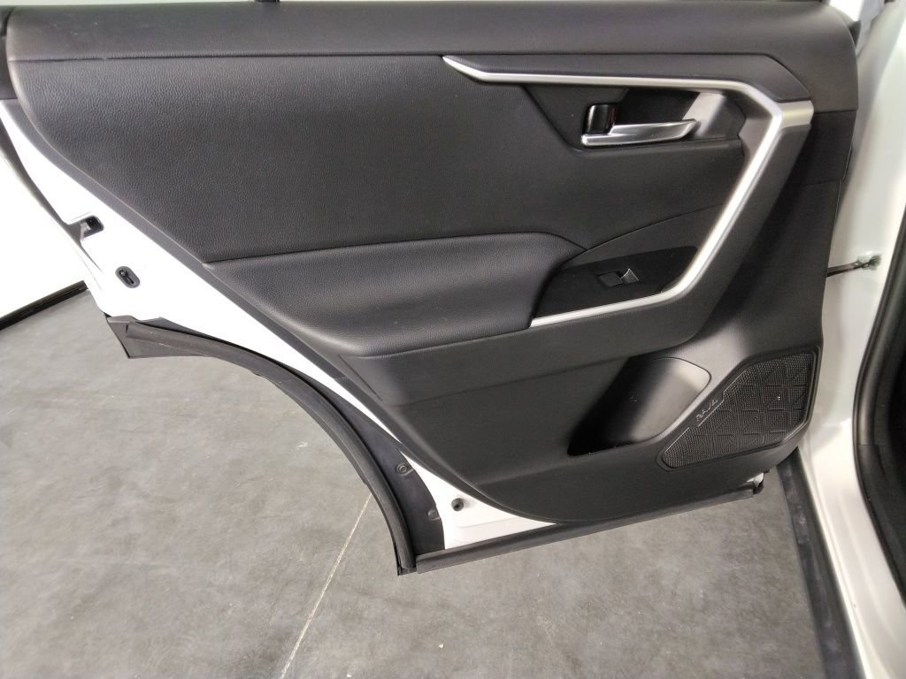 Used 2021 Toyota RAV4 XLE Premium image 29