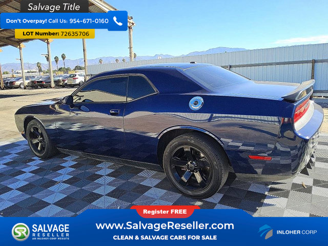 Used 2014 Dodge Challenger SXT RWD image 3