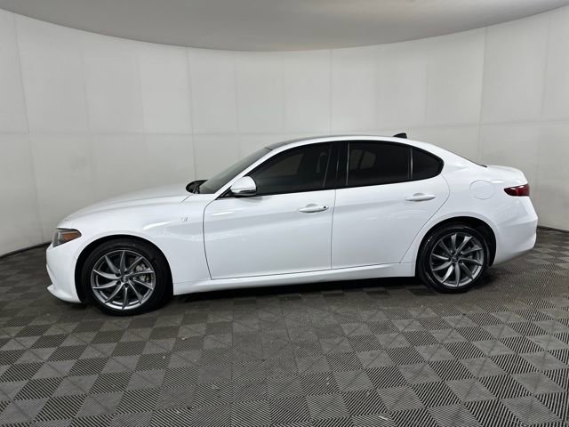 Used 2022 Alfa Romeo Giulia Ti image 6