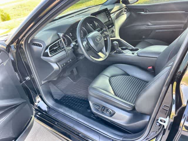 Used 2022 Toyota Camry SE AWD/4WD image 3