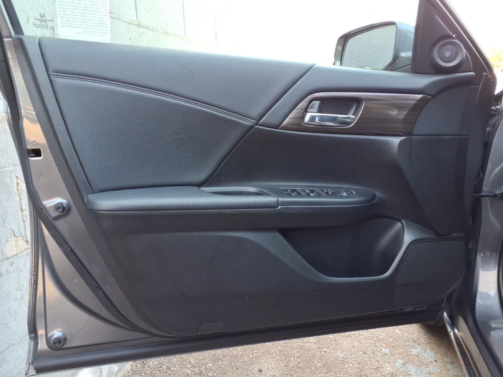 Used 2016 Honda Accord EX image 12