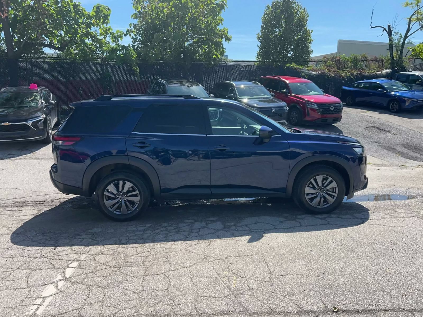 Used 2025 Nissan Pathfinder SV FWD image 15