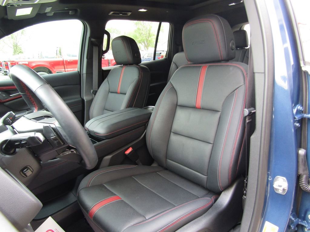 Used 2024 Chevrolet Traverse RS image 28