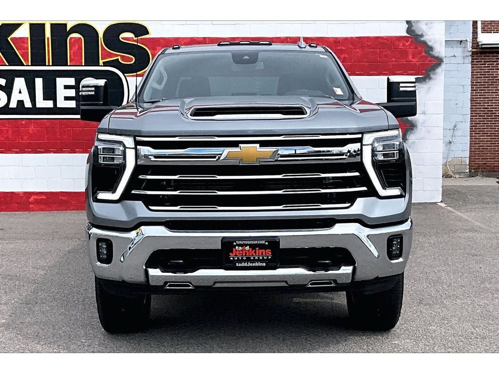 Used 2025 Chevrolet Silverado 3500 LTZ AWD/4WD image 3
