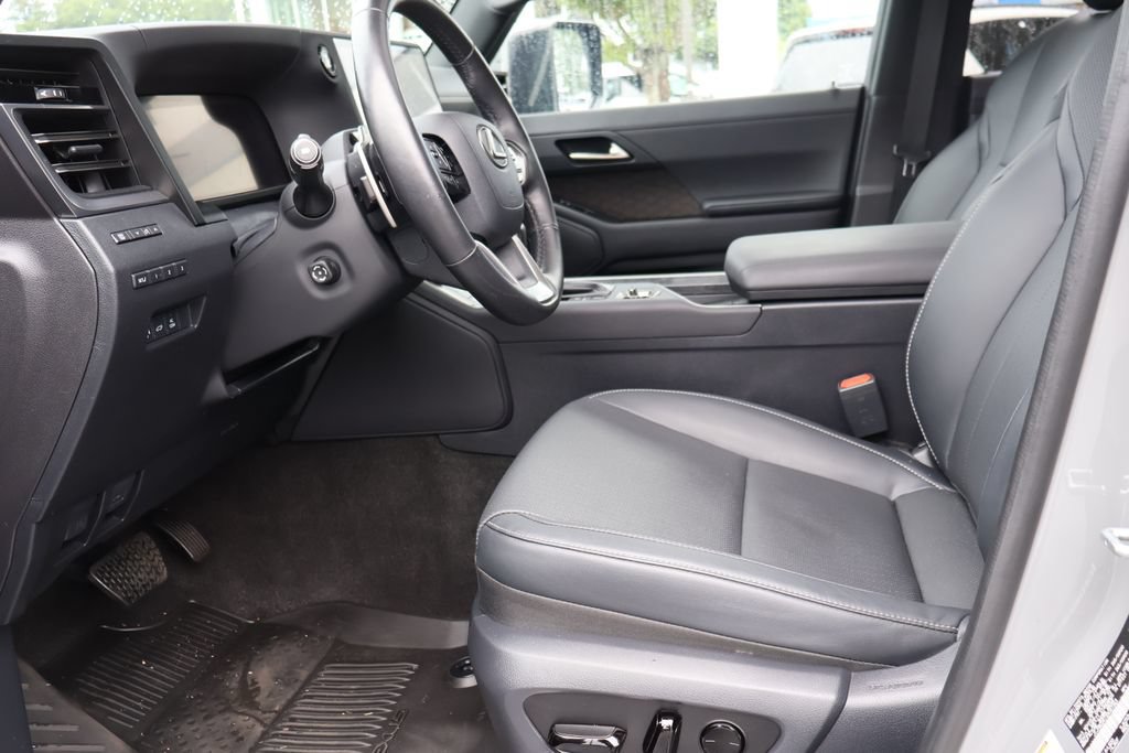 Used 2025 Lexus GX 550 w/ Accessory Package (2T) AWD/4WD image 14
