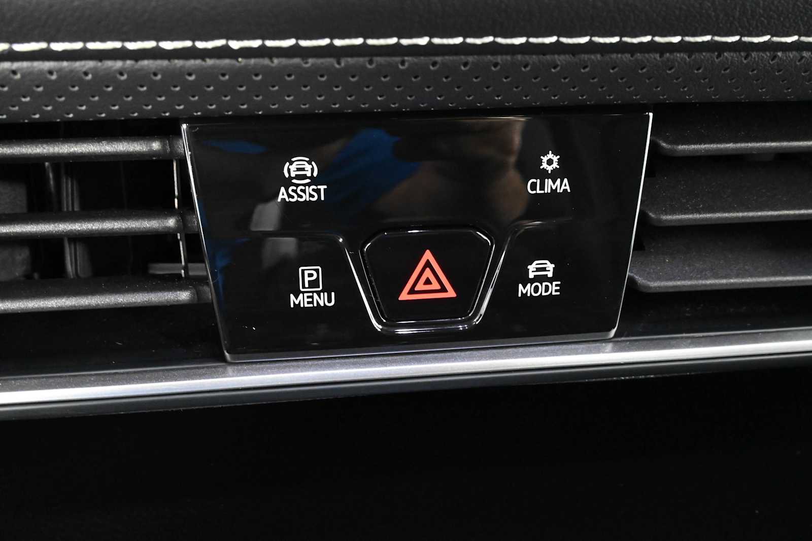 Certified 2024 Volkswagen Atlas SE FWD image 26