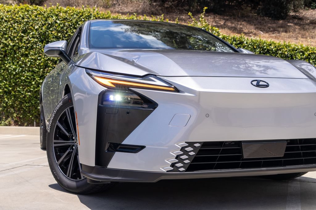 New 2026 Lexus ES 350e w/ Convenience Package FWD image 5