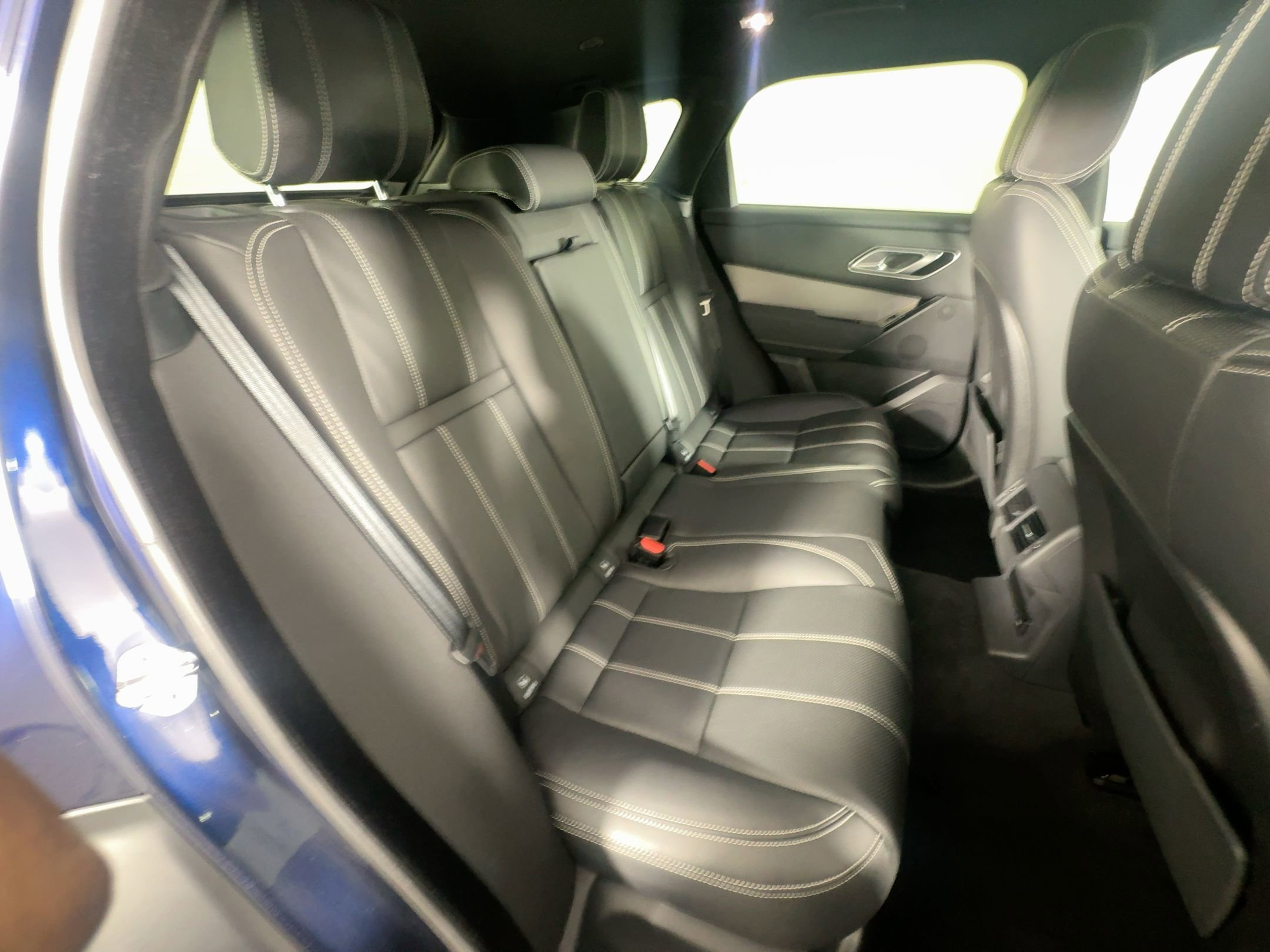 Used 2022 Land Rover Range Rover Velar R-Dynamic S image 28