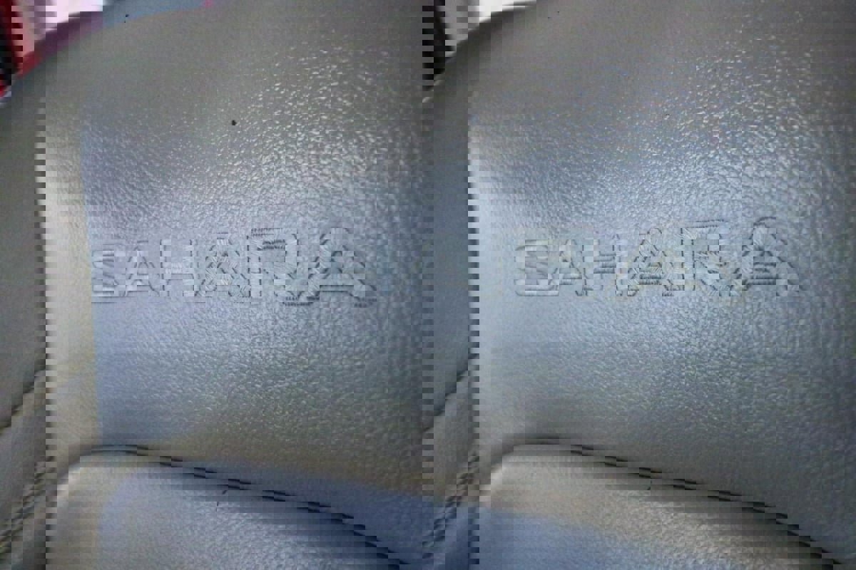 Used 2018 Jeep Wrangler Unlimited Sahara w/ Cold Weather Group image 18