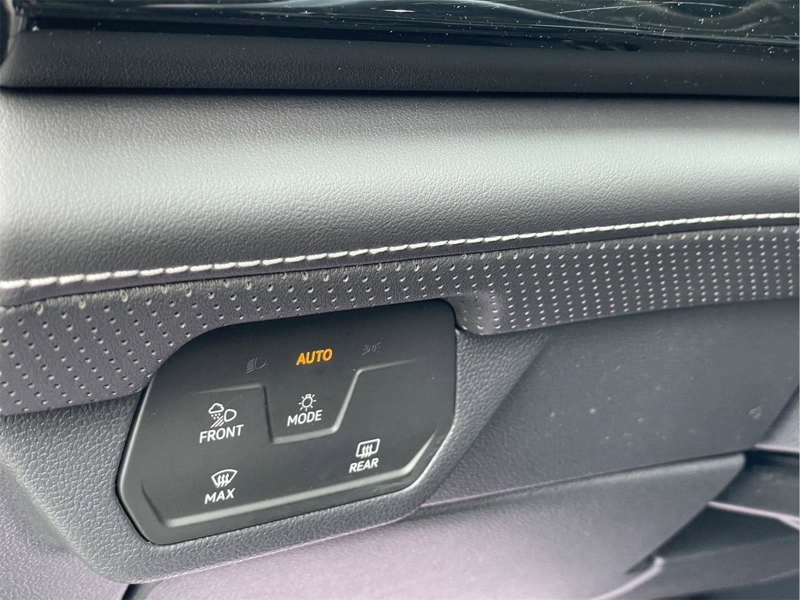 Used 2024 Volkswagen Atlas SE image 25