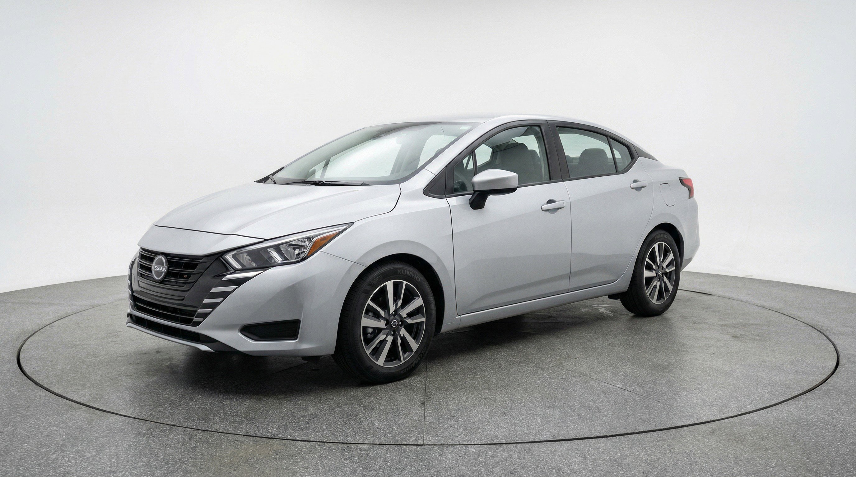 Used 2025 Nissan Versa SV image 3